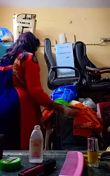 Swathi naidu saree by showing boobs,body parts and getting ready for shoot part-5