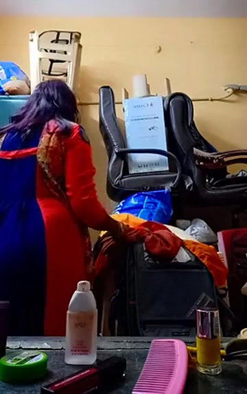 Swathi naidu saree by showing boobs,body parts and getting ready for shoot part-5