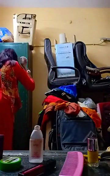 Swathi naidu saree by showing boobs,body parts and getting ready for shoot part-5