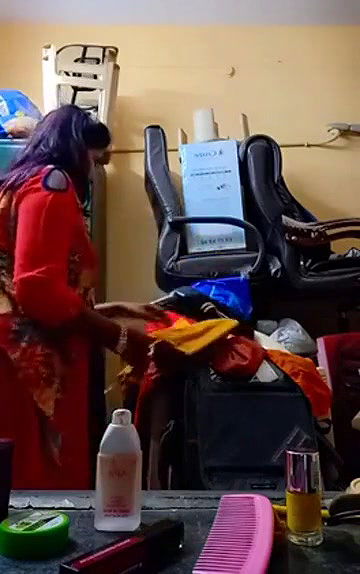 Swathi naidu saree by showing boobs,body parts and getting ready for shoot part-5