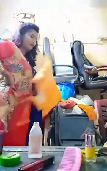 Swathi naidu saree by showing boobs,body parts and getting ready for shoot part-5