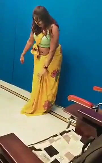 Swathi naidu sexy dance in saree