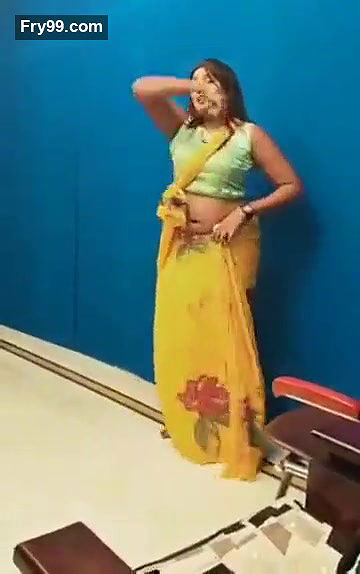 Swathi naidu sexy dance in saree