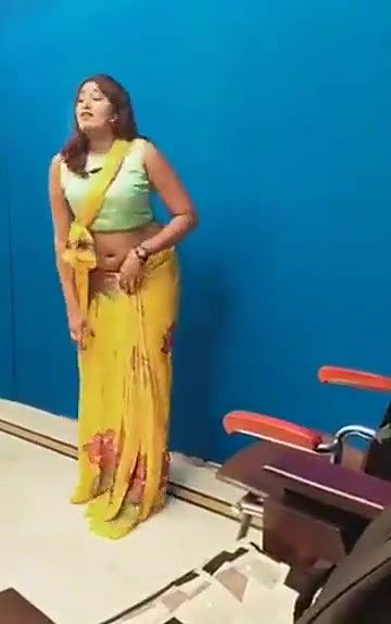 Swathi naidu sexy dance in saree