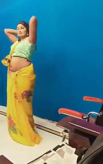 Swathi naidu sexy dance in saree
