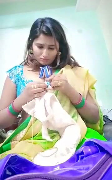 Swathi naidu sexy in saree and showing boobs part-1