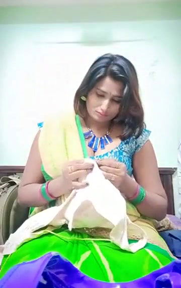 Swathi naidu sexy in saree and showing boobs part-2