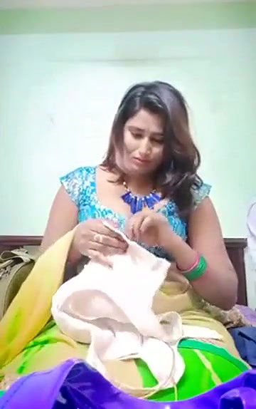 Swathi naidu sexy in saree and showing boobs part-2