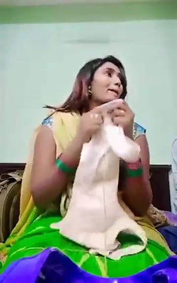 Swathi naidu sexy in saree and showing boobs part-2
