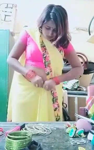 Swathi naidu sexy in yellow saree