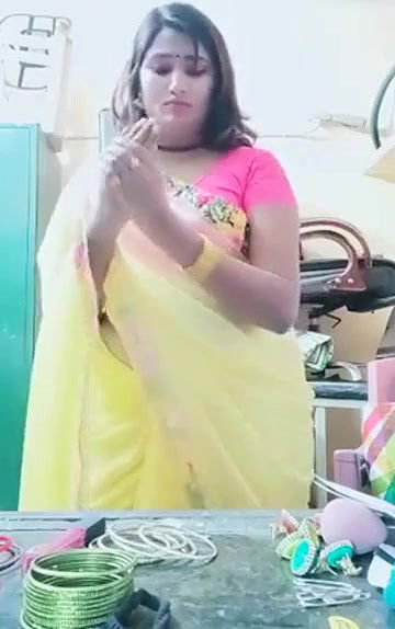 Swathi naidu sexy in yellow saree