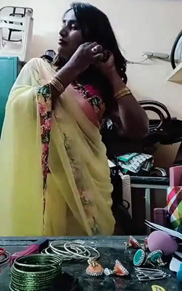 Swathi naidu sexy in yellow saree