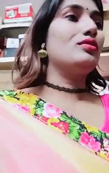 Swathi naidu sexy in yellow saree