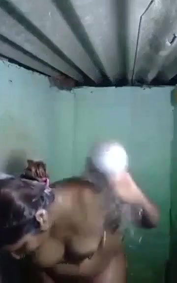 Swathi naidu sexy nude bathing