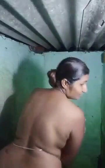 Swathi naidu sexy nude bathing