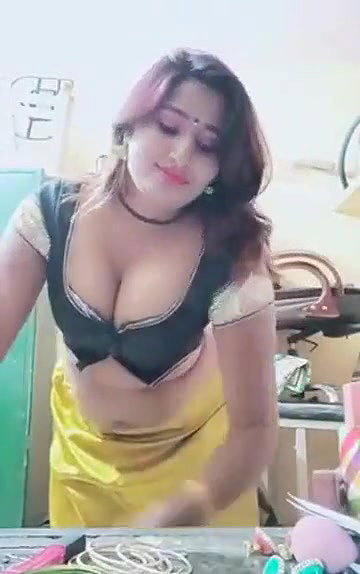 Swathi naidu sexy saree change