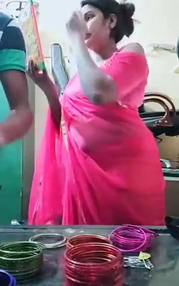 Swathi naidu sexy while dress to saree