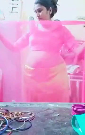 Swathi naidu sexy while dress to saree