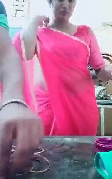 Swathi naidu sexy while dress to saree