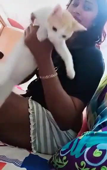 Swathi naidu sexy while eating