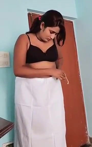 Swathi naidu showing body while dress