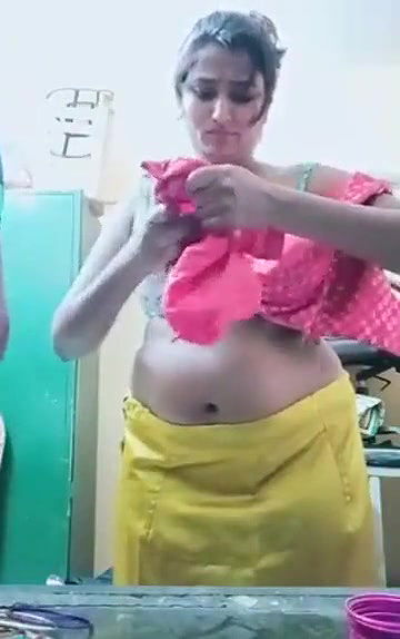 Swathi naidu showing her boobs while saree