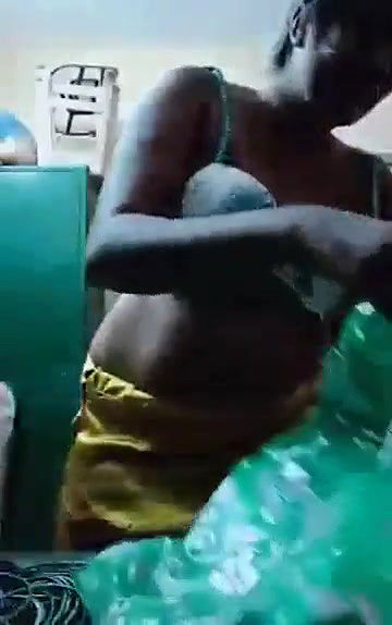 Swathi naidu showing her boobs while saree