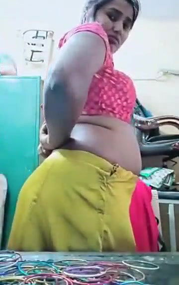 Swathi naidu showing her boobs while saree