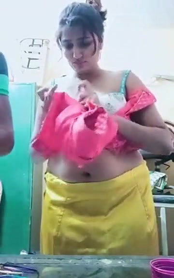 Swathi naidu showing her boobs while saree