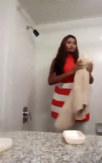 swathi naidu shows her nude body in bathroom