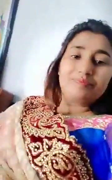 Swathi naidu sitting in saree