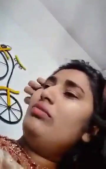 Swathi naidu sitting in saree