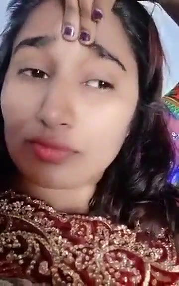 Swathi naidu sitting in saree