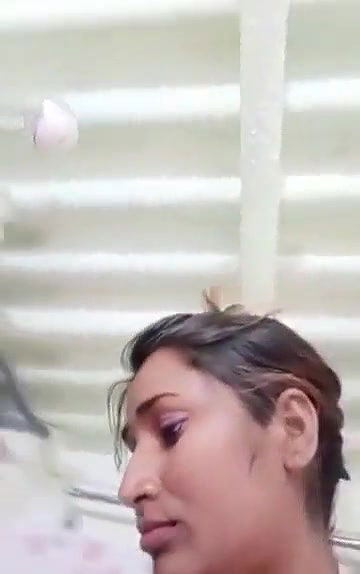 Swathinaidu romantic bath