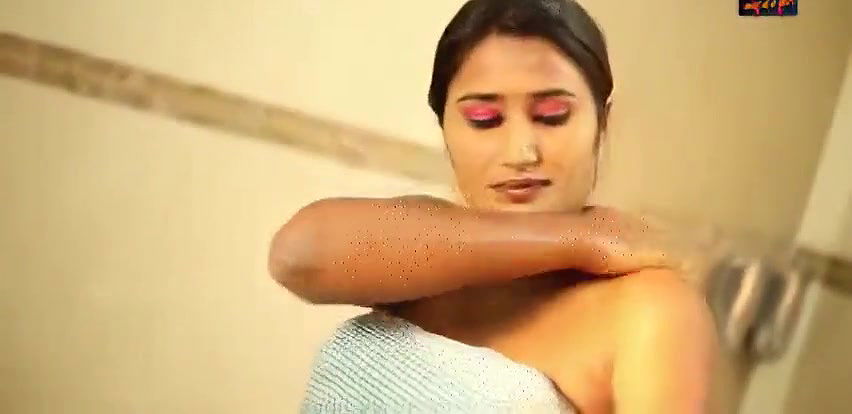 telugu Hot Young Girl Hot Romance in Bathroom