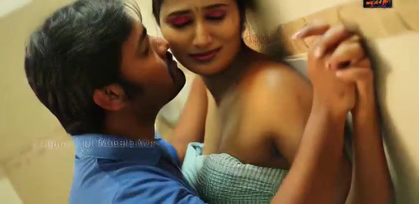 telugu Hot Young Girl Hot Romance in Bathroom