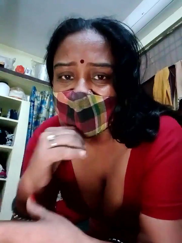 MissNaina Stripping Saree & Blouse and Showing Boobs on StripChat Live