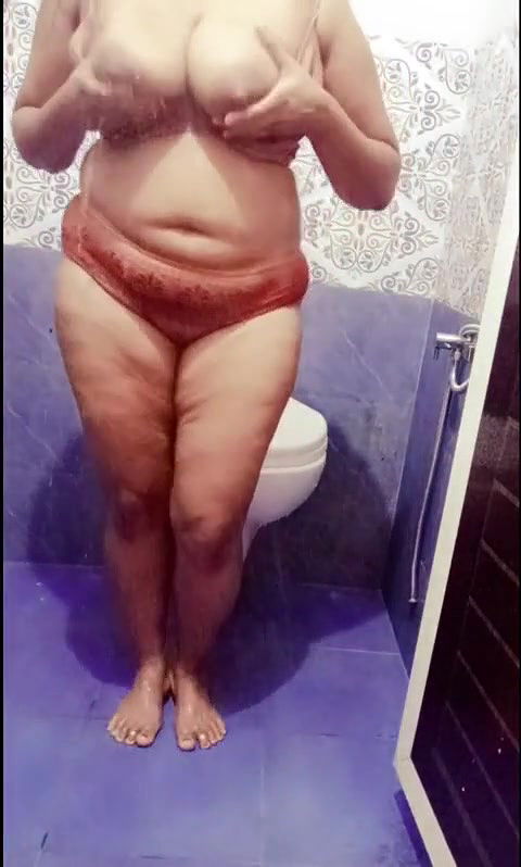 Sexy Big Boob Girl bathing