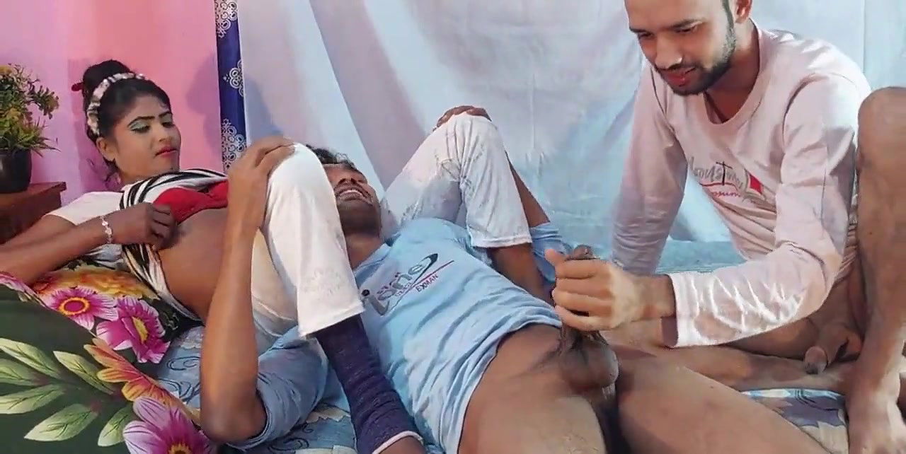 Amateur threesome Deshi woman gets her pussy licked and fucked