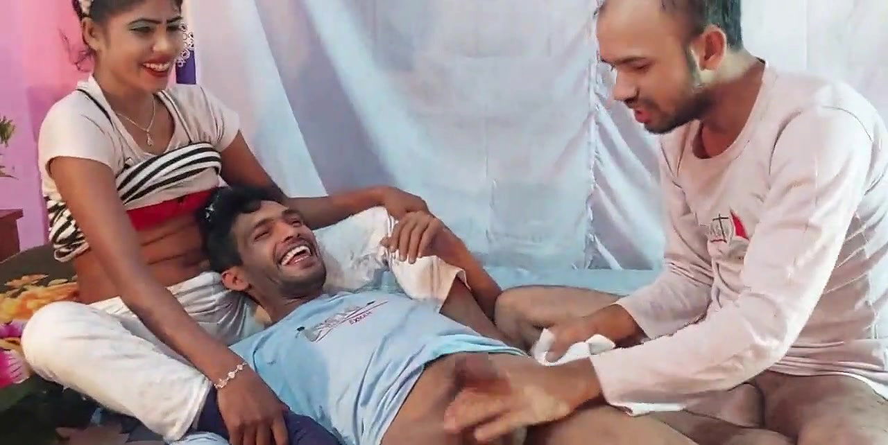 Amateur threesome Deshi woman gets her pussy licked and fucked