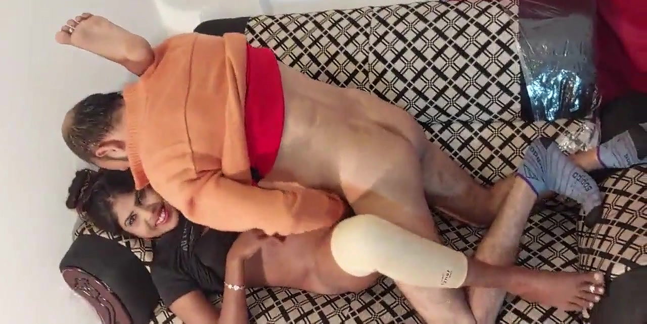 Bubble butt hottie with big tits gets fucked and creampied Deshi couple