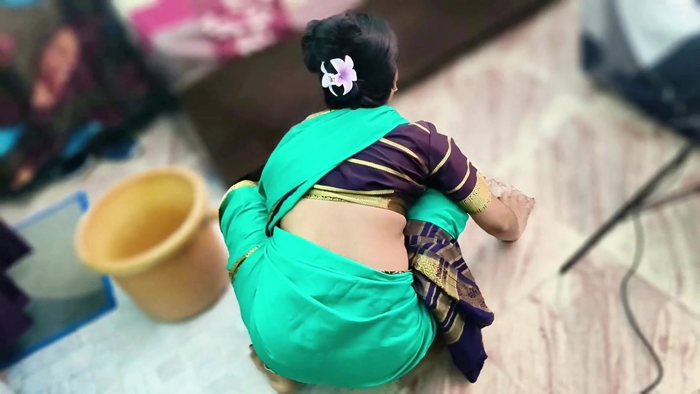 The Indian maid Fucked in Saree,Full Hindi Sex Video