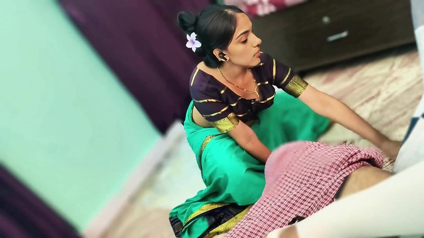 The Indian maid Fucked in Saree,Full Hindi Sex Video