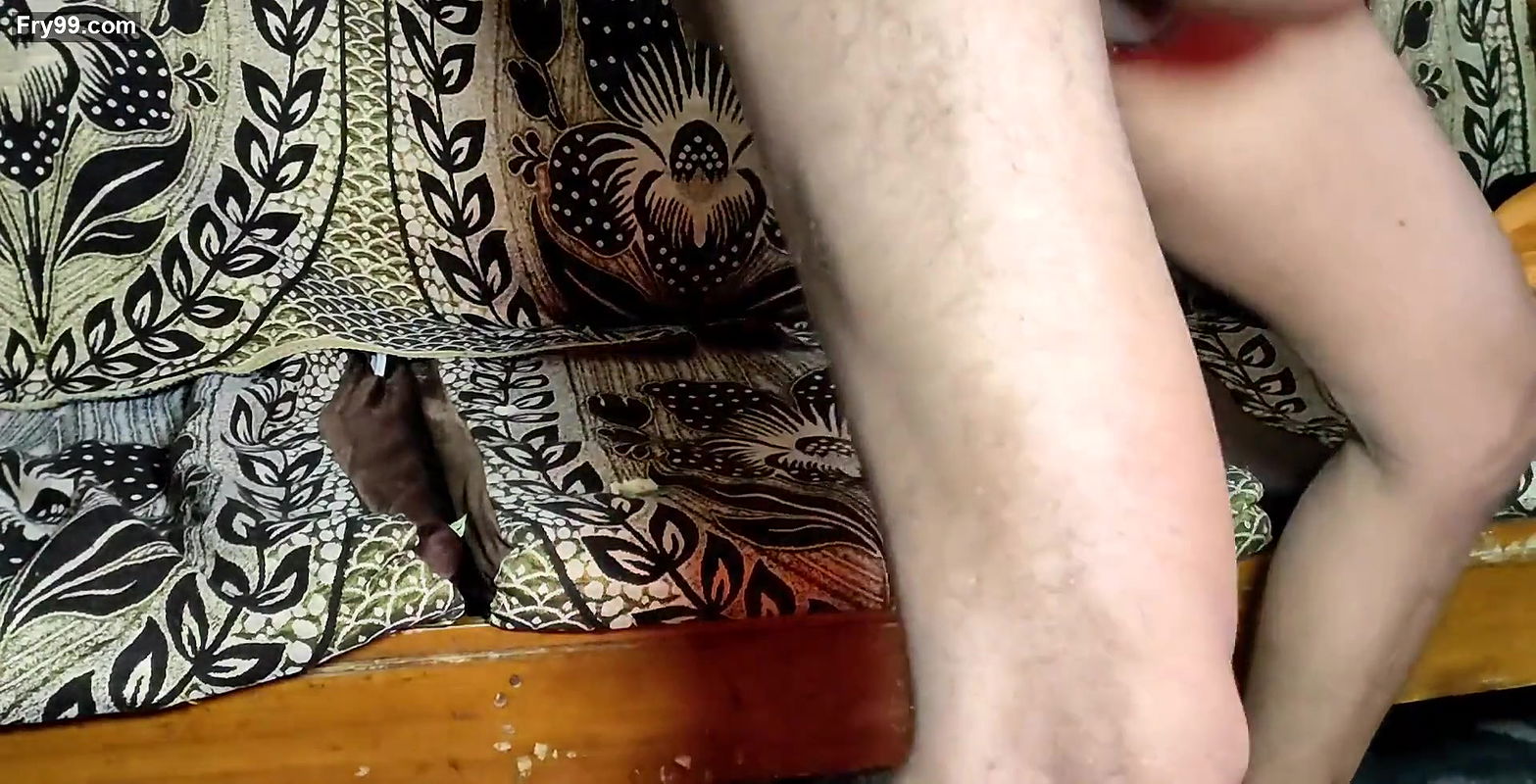 Bade bhai ne pyar se bula kar sofa par hi chod diya hamko