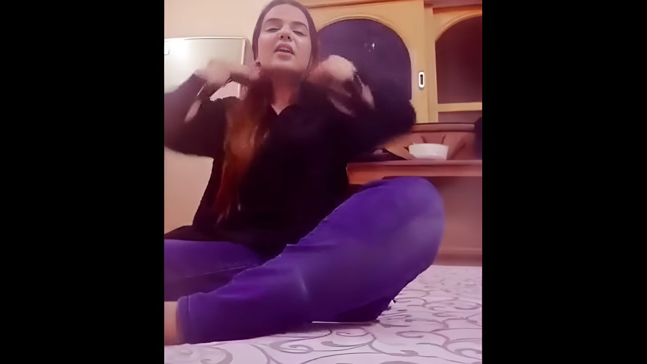 Sexy pussy fingering selfie video for her secret lover