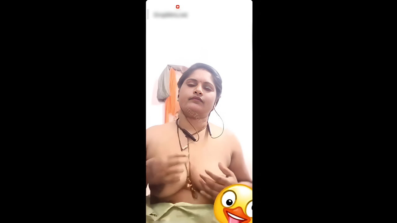 aunty rubbing pussy and fingering on video call