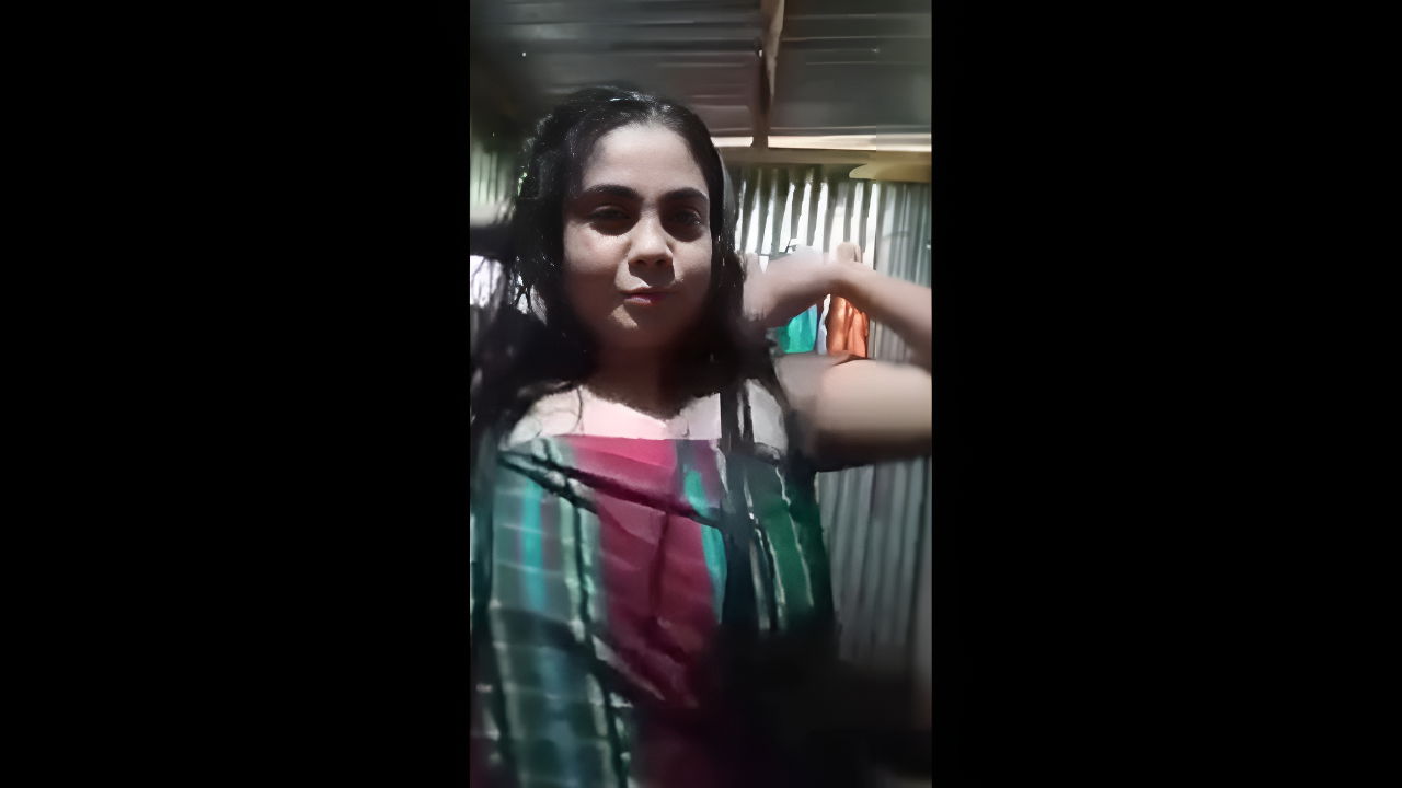 Bangladeshi Beautiful Sexy Married Bhabi Bathing New ClipUpdate